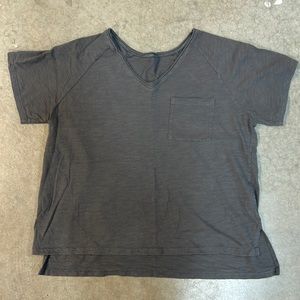 LN women’s boutique gray high low pocket tee size 2XL